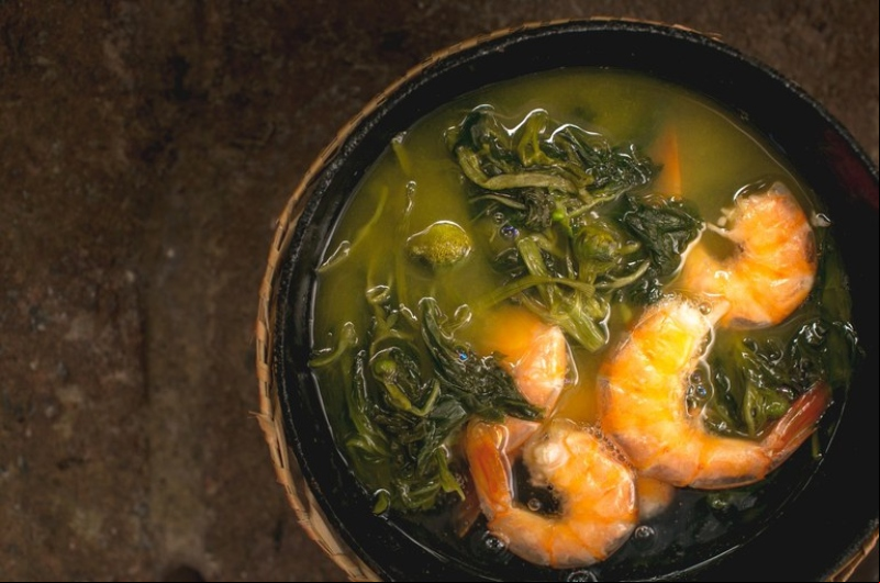 Foto: Bruna Brandão/MTUR – O tacacá é um caldo típico da Amazônia, feito com tucupi, jambu, camarão e goma de tapioca 