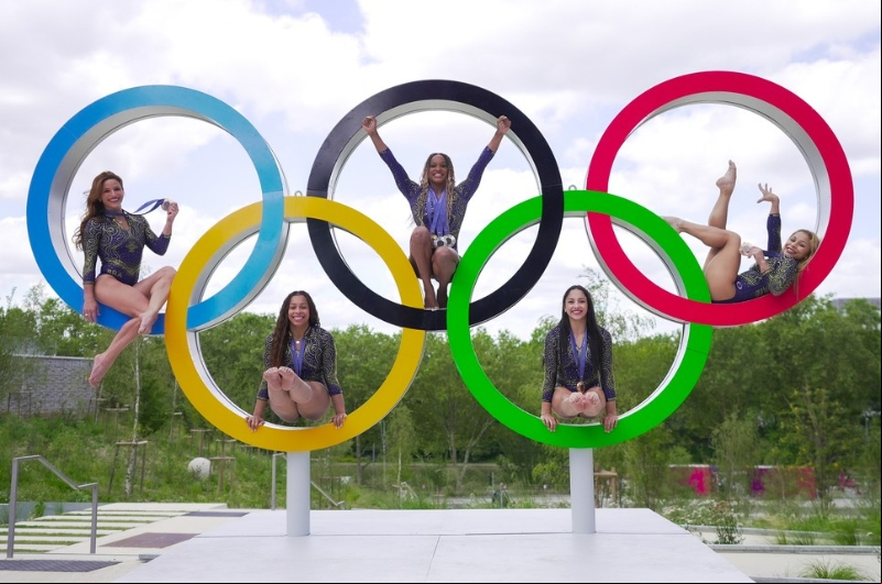 Foto: Marina Ziehe/COB – As ginastas brasileiras medalhistas de bronze por equipes