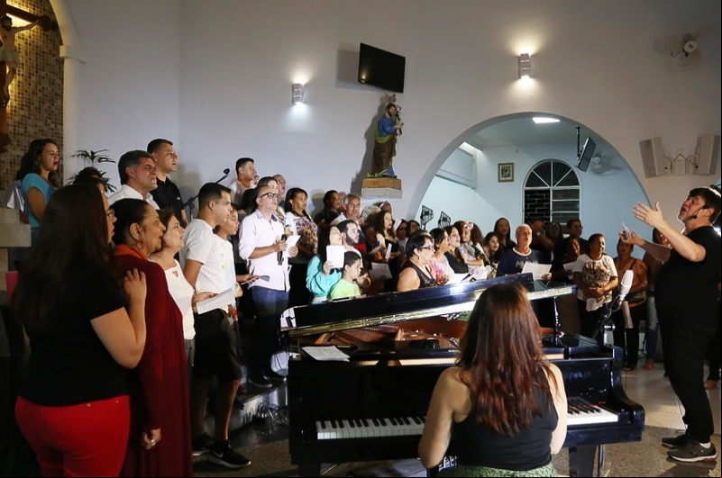 Foto: Plateia subiu ao palco e cantou em coral